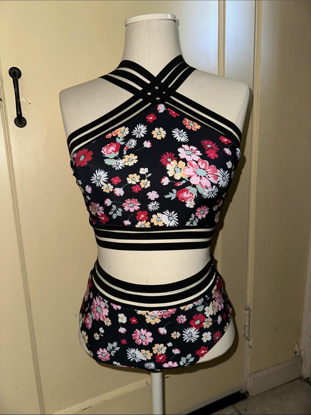 Floral Crisscross Halter bikini